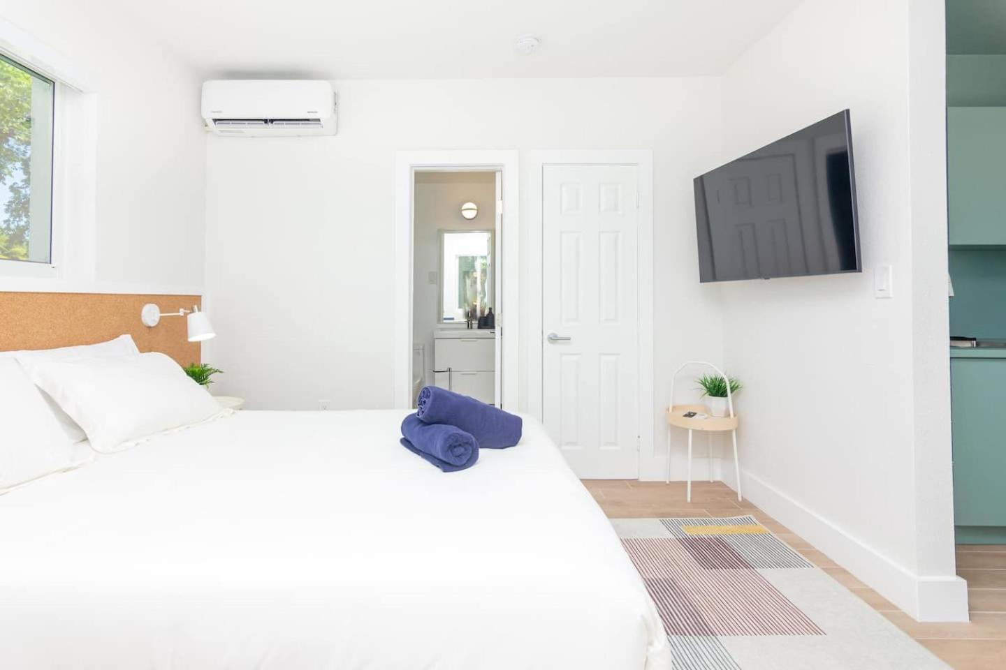 Newly Renovated Stylish Studio In El Portal #2 Miami Luaran gambar