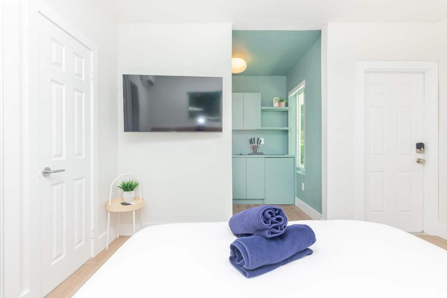 Newly Renovated Stylish Studio In El Portal #2 Miami Luaran gambar
