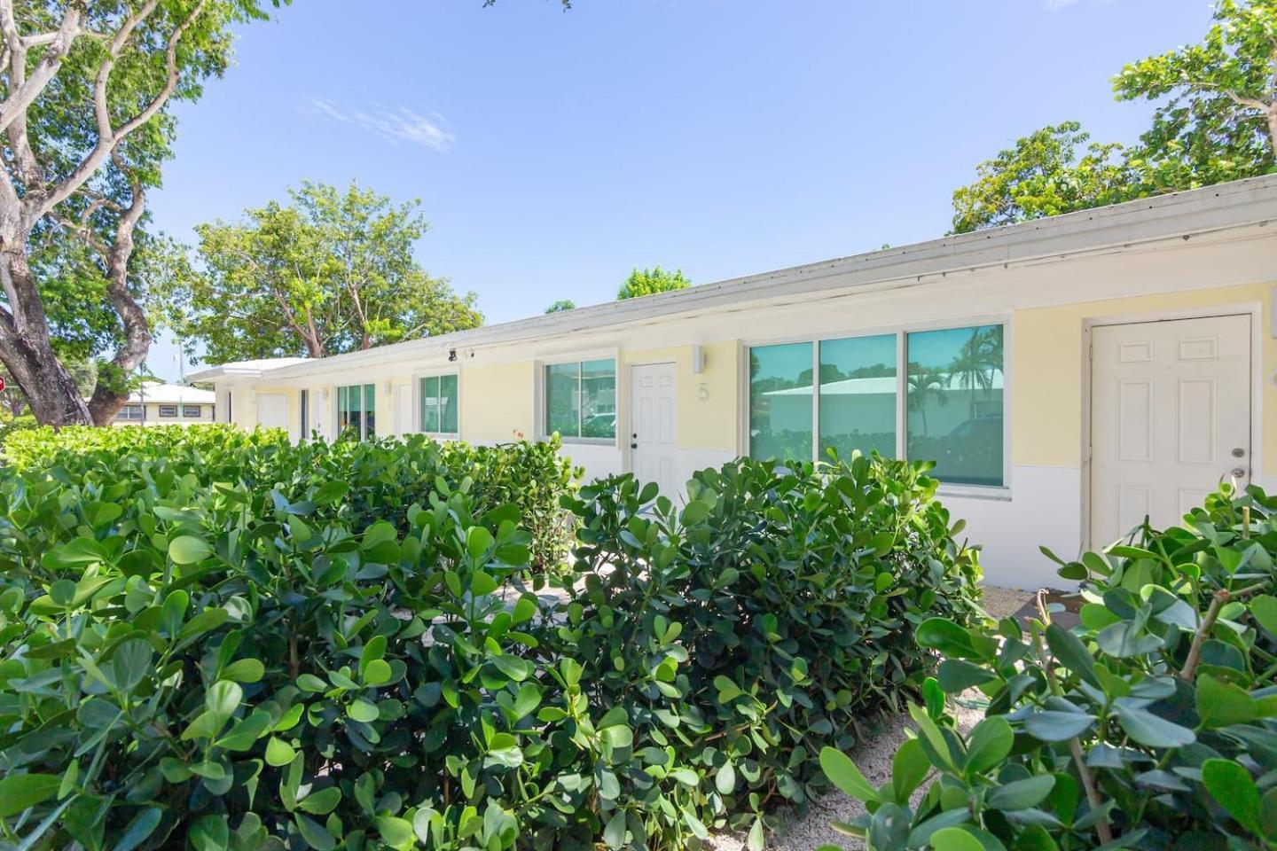 Newly Renovated Stylish Studio In El Portal #2 Miami Luaran gambar