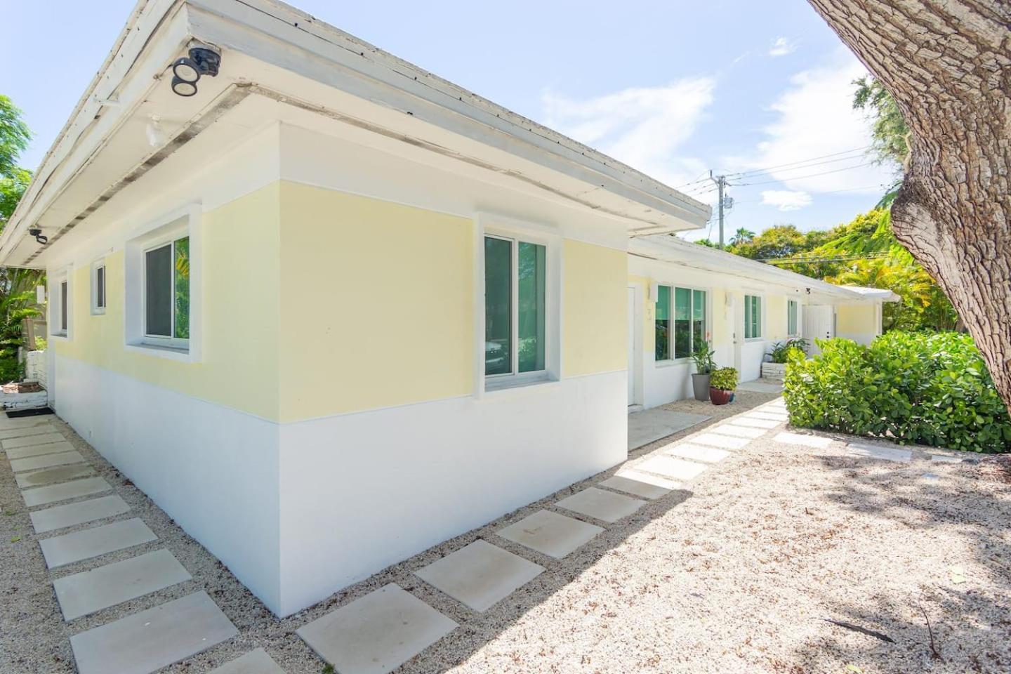 Newly Renovated Stylish Studio In El Portal #2 Miami Luaran gambar