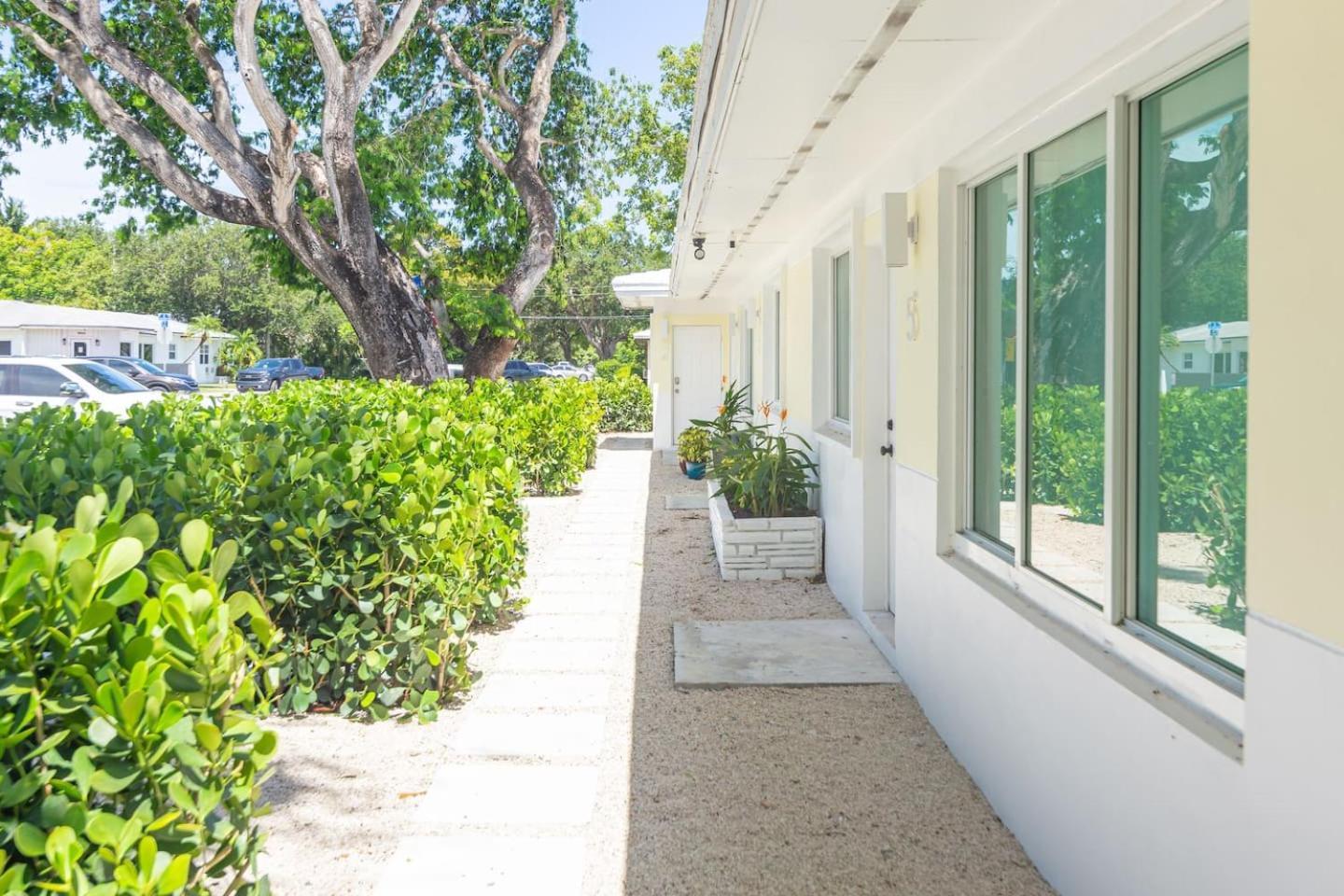 Newly Renovated Stylish Studio In El Portal #2 Miami Luaran gambar