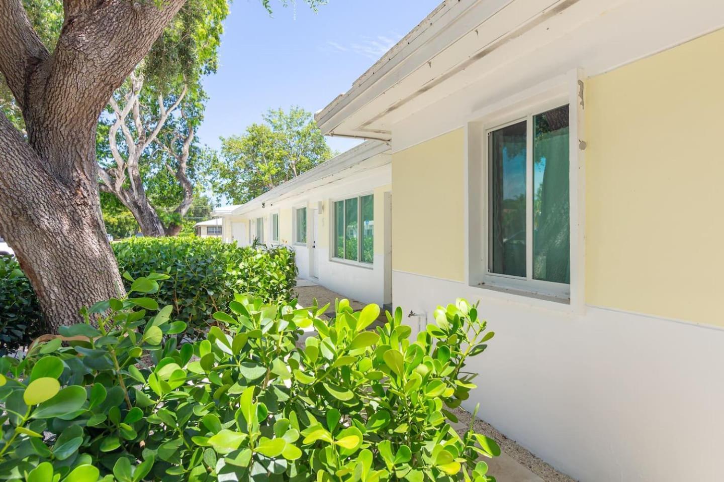 Newly Renovated Stylish Studio In El Portal #2 Miami Luaran gambar