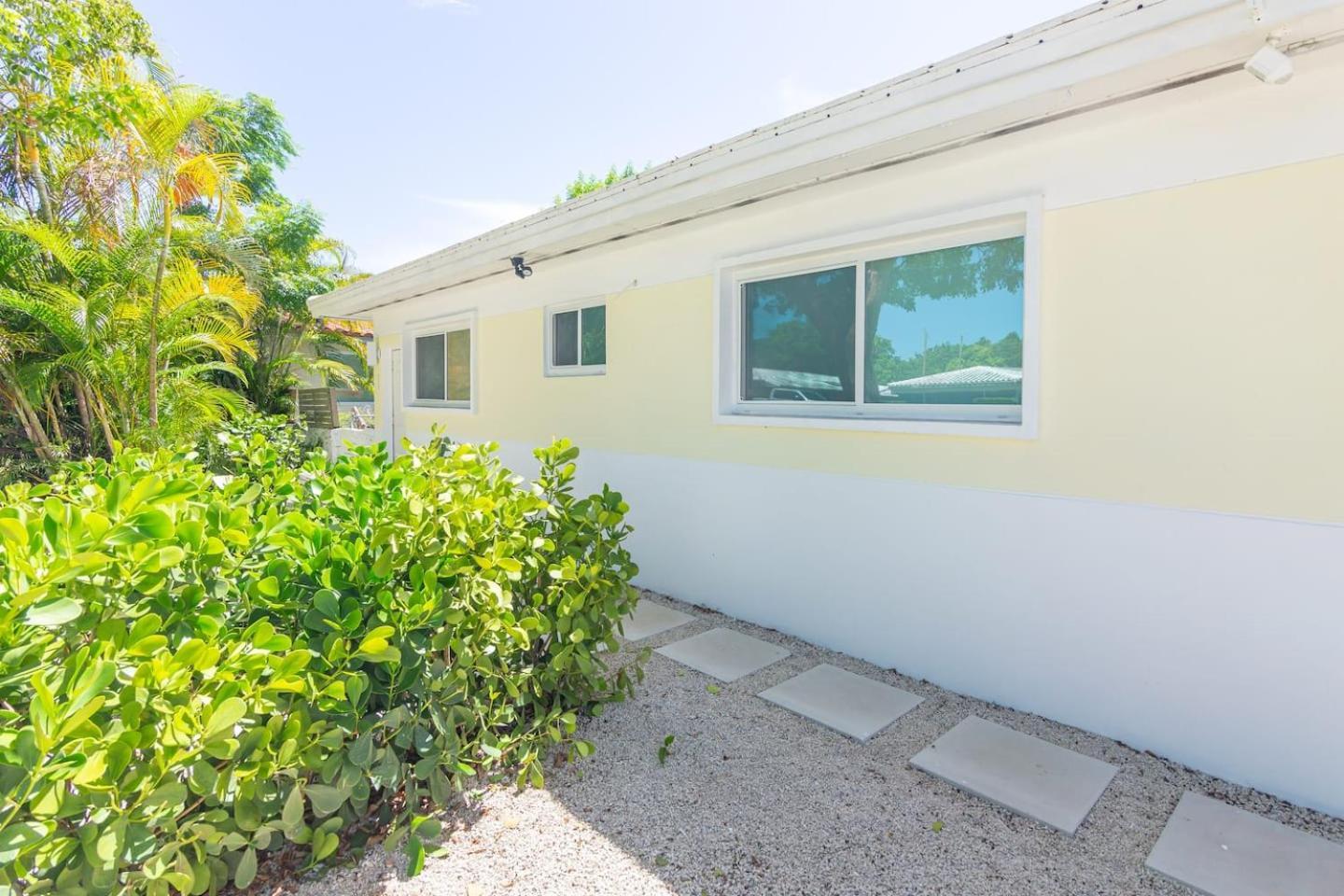 Newly Renovated Stylish Studio In El Portal #2 Miami Luaran gambar